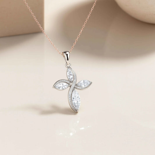Sparkling 925 Silver Floral Leaf Pendant